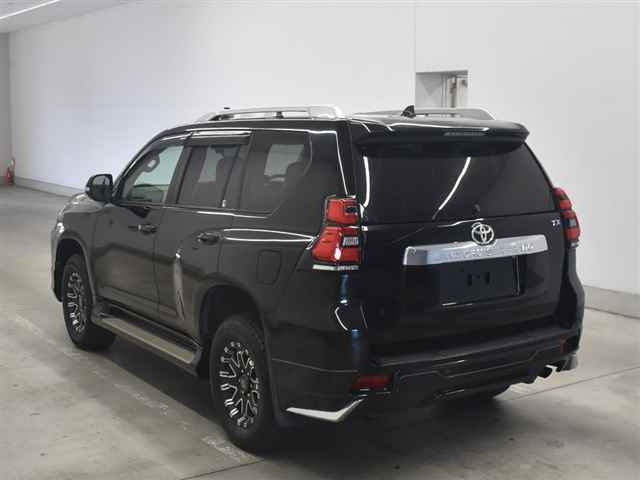 Toyota Land Cruiser Prado 150 рестайлинг 2, 2021 год, 4 370 000 рублей, 3 фотография