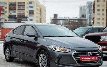 Hyundai Elantra VI рестайлинг, 2017 год, 1 225 000 рублей, 4 фотография