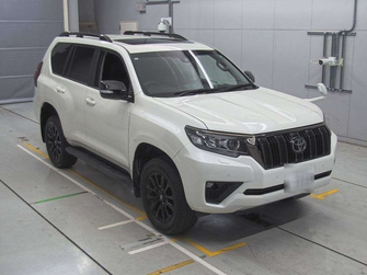 Toyota Land Cruiser Prado 150 рестайлинг 2, 2021 год, 4 610 000 рублей, 1 фотография