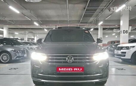 Volkswagen Tiguan II, 2021 год, 2 980 888 рублей, 2 фотография