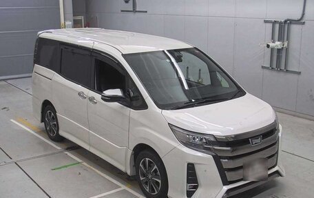 Toyota Noah III, 2021 год, 1 970 000 рублей, 1 фотография