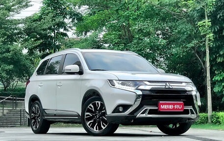 Mitsubishi Outlander III рестайлинг 3, 2021 год, 2 150 000 рублей, 1 фотография