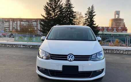 Volkswagen Sharan II, 2014 год, 1 210 000 рублей, 2 фотография