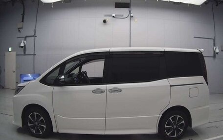 Toyota Noah III, 2021 год, 1 970 000 рублей, 5 фотография