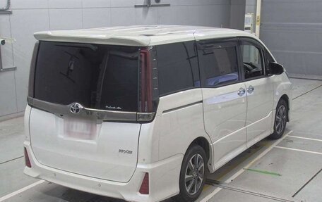 Toyota Noah III, 2021 год, 1 970 000 рублей, 4 фотография