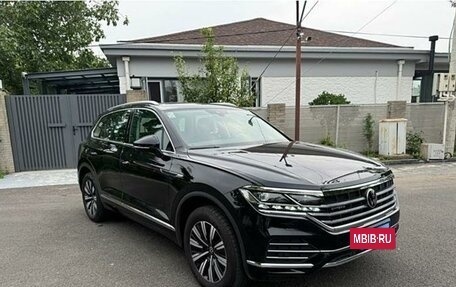 Volkswagen Touareg III, 2021 год, 5 600 000 рублей, 2 фотография