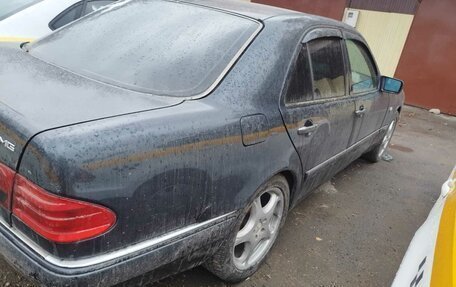 Mercedes-Benz E-Класс, 1999 год, 280 000 рублей, 5 фотография