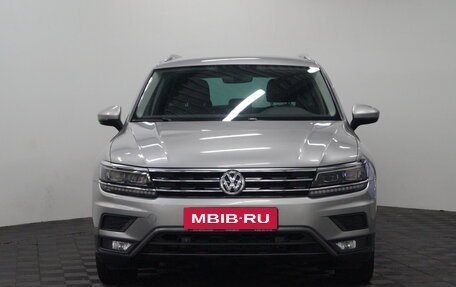 Volkswagen Tiguan II, 2017 год, 2 089 000 рублей, 2 фотография