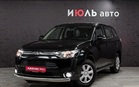 Mitsubishi Outlander III рестайлинг 3, 2013 год, 1 800 000 рублей, 1 фотография