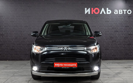 Mitsubishi Outlander III рестайлинг 3, 2013 год, 1 800 000 рублей, 2 фотография