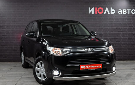 Mitsubishi Outlander III рестайлинг 3, 2013 год, 1 800 000 рублей, 3 фотография