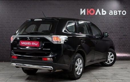 Mitsubishi Outlander III рестайлинг 3, 2013 год, 1 800 000 рублей, 4 фотография