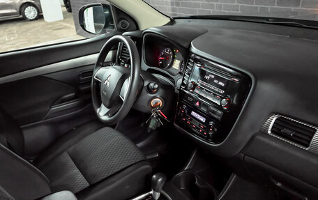 Mitsubishi Outlander III рестайлинг 3, 2013 год, 1 800 000 рублей, 15 фотография