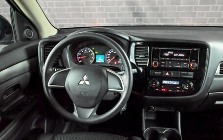 Mitsubishi Outlander III рестайлинг 3, 2013 год, 1 800 000 рублей, 16 фотография