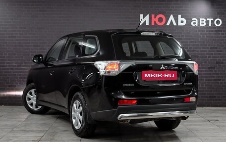 Mitsubishi Outlander III рестайлинг 3, 2013 год, 1 800 000 рублей, 7 фотография