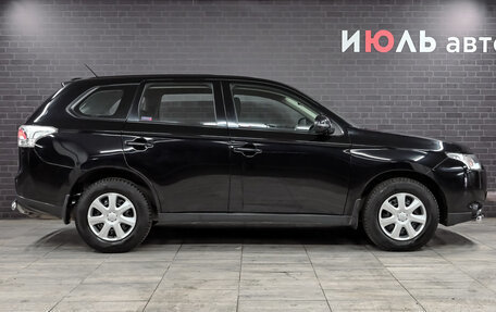 Mitsubishi Outlander III рестайлинг 3, 2013 год, 1 800 000 рублей, 9 фотография