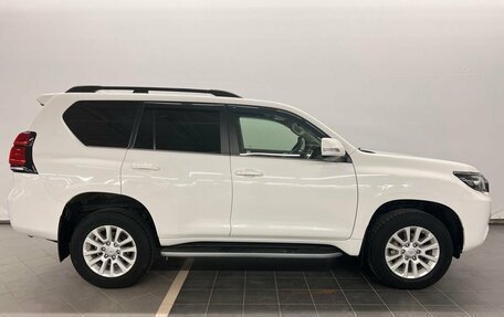 Toyota Land Cruiser Prado 150 рестайлинг 2, 2018 год, 5 099 000 рублей, 6 фотография