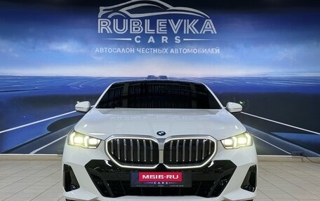 BMW 5 серия, 2023 год, 9 749 000 рублей, 2 фотография