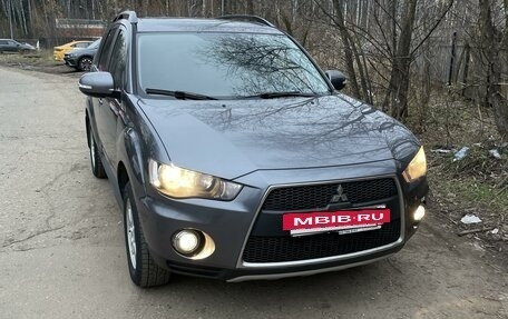 Mitsubishi Outlander III рестайлинг 3, 2011 год, 1 500 000 рублей, 2 фотография