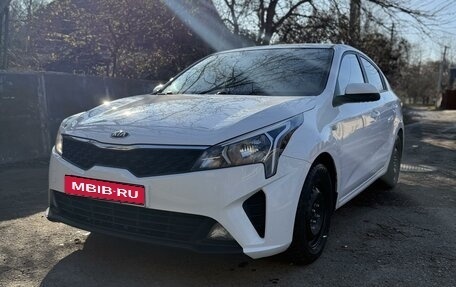 KIA Rio IV, 2021 год, 1 530 000 рублей, 1 фотография