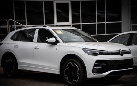 Volkswagen Tiguan, 2024 год, 6 400 000 рублей, 3 фотография