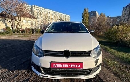 Volkswagen Polo VI (EU Market), 2013 год, 750 000 рублей, 1 фотография