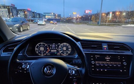 Volkswagen Tiguan II, 2018 год, 2 570 000 рублей, 10 фотография