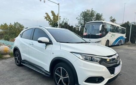 Honda Vezel, 2021 год, 1 735 000 рублей, 3 фотография