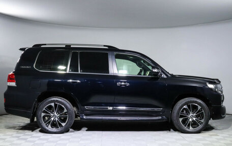 Toyota Land Cruiser 200, 2017 год, 6 745 000 рублей, 4 фотография