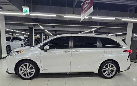 Toyota Sienna, 2021 год, 3 100 000 рублей, 2 фотография