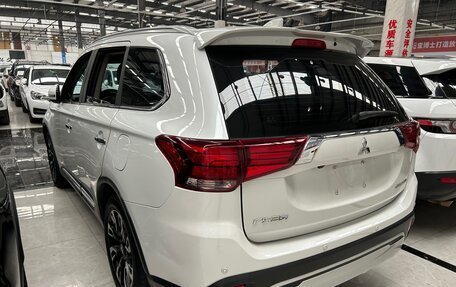 Mitsubishi Outlander III рестайлинг 3, 2021 год, 2 356 000 рублей, 3 фотография