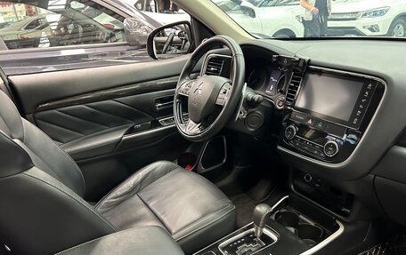 Mitsubishi Outlander III рестайлинг 3, 2021 год, 2 356 000 рублей, 8 фотография