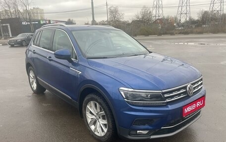 Volkswagen Tiguan II, 2018 год, 2 300 000 рублей, 1 фотография