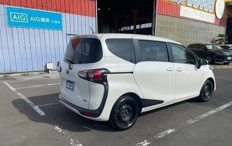 Toyota Sienta II, 2021 год, 1 030 000 рублей, 6 фотография