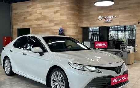 Toyota Camry, 2018 год, 3 090 000 рублей, 4 фотография