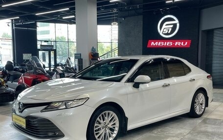 Toyota Camry, 2018 год, 3 090 000 рублей, 9 фотография