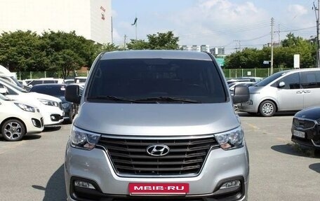 Hyundai Grand Starex Grand Starex I рестайлинг 2, 2020 год, 2 400 000 рублей, 3 фотография