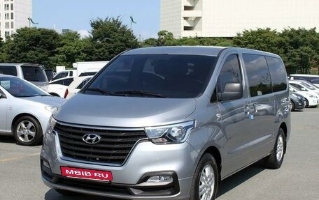 Hyundai Grand Starex Grand Starex I рестайлинг 2, 2020 год, 2 400 000 рублей, 2 фотография