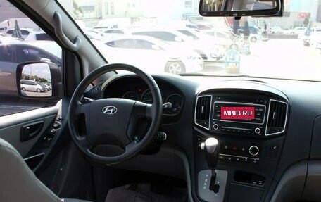 Hyundai Grand Starex Grand Starex I рестайлинг 2, 2020 год, 2 400 000 рублей, 8 фотография