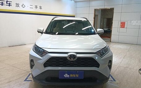 Toyota RAV4, 2021 год, 2 390 000 рублей, 2 фотография