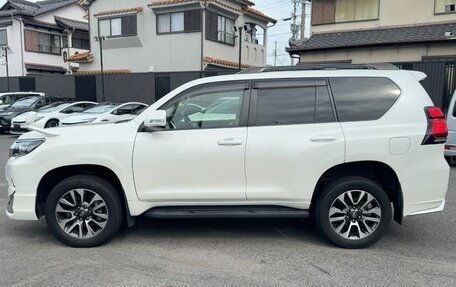 Toyota Land Cruiser Prado 150 рестайлинг 2, 2021 год, 3 695 000 рублей, 4 фотография