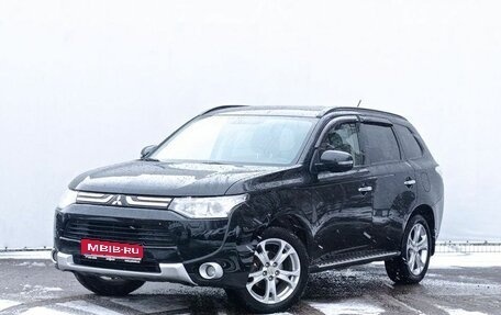 Mitsubishi Outlander III рестайлинг 3, 2013 год, 1 480 000 рублей, 1 фотография