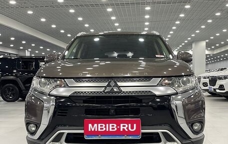 Mitsubishi Outlander III рестайлинг 3, 2020 год, 2 039 000 рублей, 10 фотография