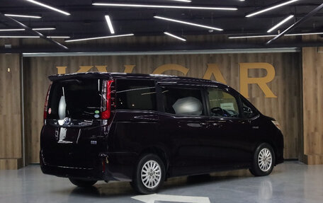 Toyota Noah III, 2014 год, 2 039 000 рублей, 4 фотография