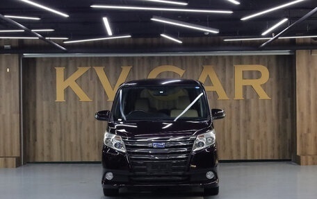 Toyota Noah III, 2014 год, 2 039 000 рублей, 2 фотография