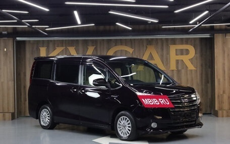 Toyota Noah III, 2014 год, 2 039 000 рублей, 3 фотография