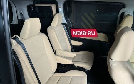 Toyota Noah III, 2014 год, 2 039 000 рублей, 17 фотография