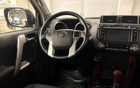 Toyota Land Cruiser Prado 150 рестайлинг 2, 2016 год, 4 400 000 рублей, 11 фотография