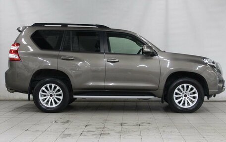 Toyota Land Cruiser Prado 150 рестайлинг 2, 2016 год, 4 400 000 рублей, 4 фотография