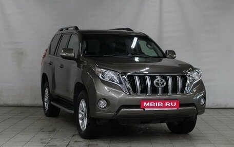 Toyota Land Cruiser Prado 150 рестайлинг 2, 2016 год, 4 400 000 рублей, 3 фотография